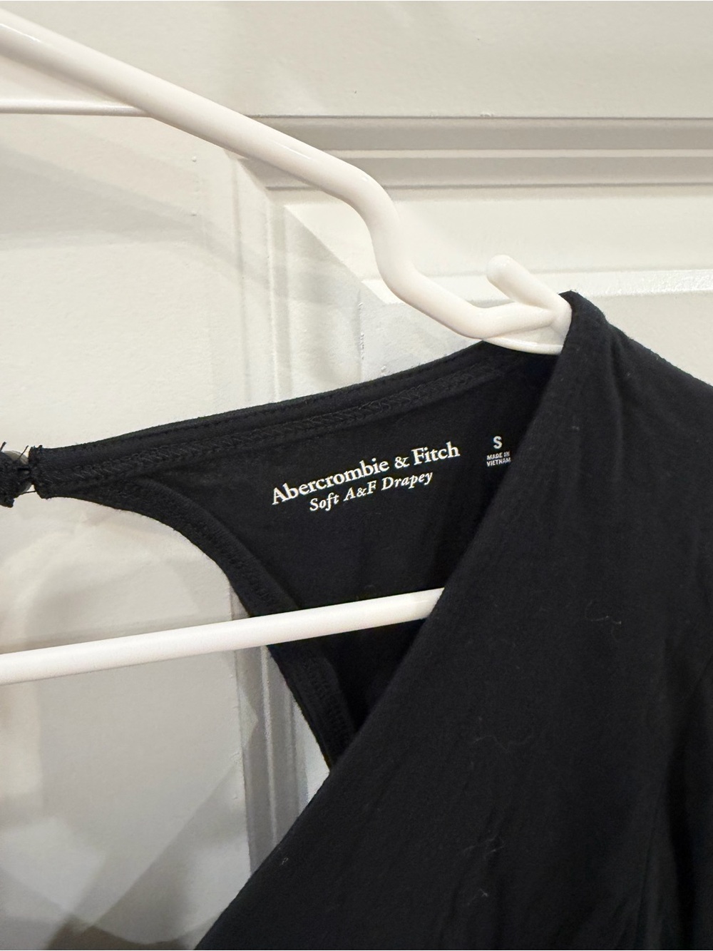 Women’s Abercrombie & Fitch Black V-Neck Short Sleeve Bodysuit - Size Small EUC - Picture 3 of 4